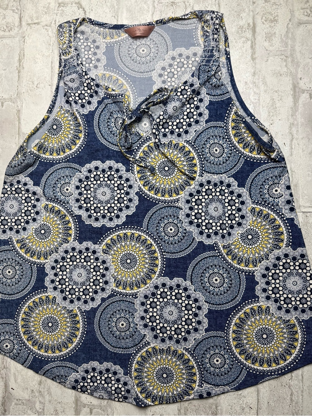 SJS  Tank Top Size M Blue & White Geometric Medallion Print Stretch VNeck😍